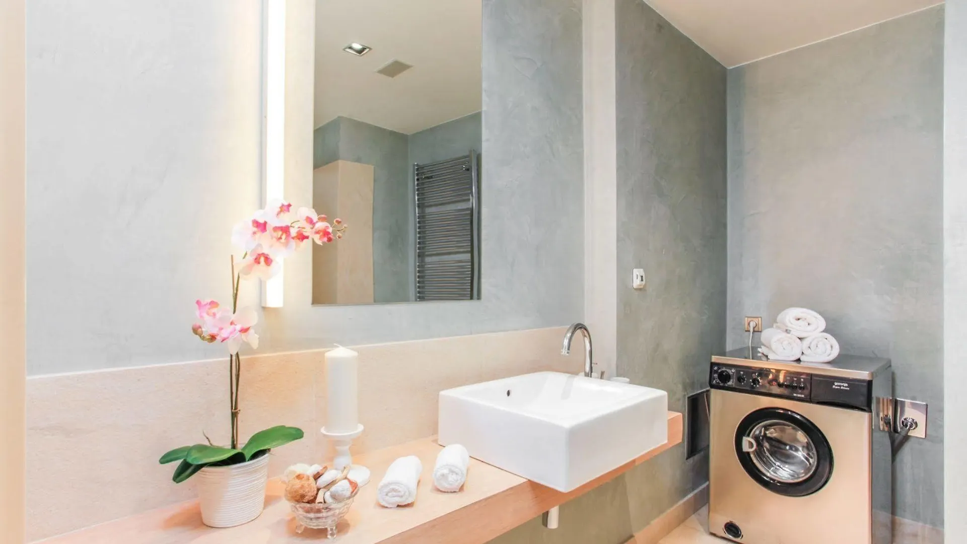 Waterfront Apartments 布拉格